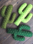 Pin de Ttal em 공예 em 2020 | Artesanato com cactos, Cactos de feltro, Almofadas divertidas