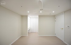 [부천 옥길 호반 베르디움 34평] 신축 아파트 부분 리모델링 공사 인테리어- 매입 간접 조명과 루씨 에어 실링팬으로 아늑한 분위기 연출하기!... 