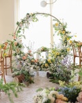 Spring & Darling on Instagram: “🌿 - 걸그룹같은 그녀들과의 마지막 수업을 앞두고 😢 오랜만에 wreath arch ✨🌸 - #리스아치... 