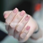 위에 스터드로 포인트!! @nail_41shop #41샵 #네일디자이너지니 #지니네일 #네일 #네일아트 #41s… | 네일아트
