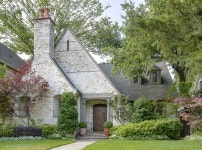 a charming house in Dallas. | 별장, 작은 집, 건물
