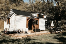 23 Charming Tiny Homes You Can Rent on Airbnb | 작은 집, 별장, 화덕