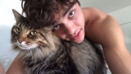 Noah Centineo에 있는 Choi Ji님의 핀 | 배우