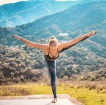 Sports , Pilates에 있는 Cheoldu Kim님의 핀 | 요가, 운동복
