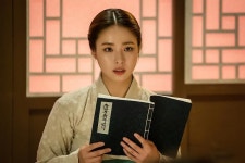 ‘신입사관 구해령’ 신세경, 책 읽어주는 여자 ‘책비’로 변신 : 네이버 포스트 | 책, 사람