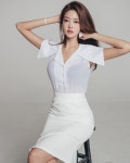 화이트로 원톤 코디 했어요🕊 이거 징짜 너무 이뻣어욤 투피스지만 원피스느낌도 나규😗😗 따로따로 코디해도 넘나 이쁜것!!」