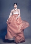 Adu Gaya Idol KPop Kenakan Hanbok, Menawan dengan Sentuhan Tradisional | 한국 패션 스타일, 전통 드레스, 역사적 의상