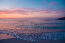 함덕해수욕장 도보5분이내 위치한 함덕535 민박 6월29일부터 3박... 2박 / 7월12일부터 4박 예약만 비어있어요🏝 . . .  나머지… | 일몰, 내 사랑