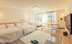 st621펜션입니다.  - 제이드가든과 경강 레일바이크, 남이섬이 차로 5분내 인근에 위치해 있습니다.  - 폴라로이드 대여와 자전거, 보드게임이... 