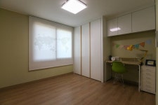 Room2.침실(한실): 작은방에는 붙박이장과 책상, 서랍장이 갖춰져 있습니다. | 방 아이디어, 집, 침실
