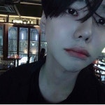 다들 뭐해요..? . . . . . .. . . . . . . . . . . #selfie #daily #instagood #instadaily #f4f #l4l #follow #서울 #fashion... 