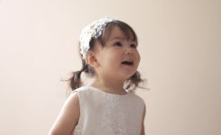by @leconte_customer_service . . @kaisley_mama 실물이 훨씬 더 예뿐 14개월  아기모델 케이… | Flower girl dresses, Girls dresses
