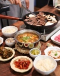 Instagram의 여나테이블✨ 집밥 홈카페님: “_ 일요일저녁은 꼬기꼬기🙌🏻 꽃등심,치맛살 그리고 빠질수없는 버섯 구워서 엄청 먹어용... 