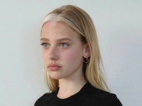 Pin by robin on 모델 사진 | Hair streaks, Beauty, Hair beauty:__cat__