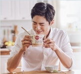 #박보검 #햇반컵반 #보검이네1인식당 | Bo gum, Coffee photography, Gum