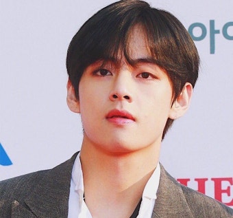 Taehyung (김태형)에 있는 BTS Universe님의 핀