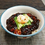 오늘은 돼지고기 비계로 기름내서(더 맛있어짐)고기 좋아하는 여자니😘 돼지고기 많이 넣고 볶다 야채 넣어 볶고 시판 볶은 춘장 넣고 볶다... 