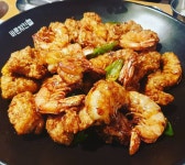 오늘은 좀 덜 맵네   대세치킨  새우  맥주  바른치킨  PIG  소맥  술  치킨  떡볶이  선정릉  라이언  바른치킨 | Food, Chicken wings, Chicken