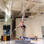 요즘 여기저기 쑤시다 등에 담이 오더니 허리아래쪽도😟   대한폴댄스연맹  폴댄스  poledance  poleart  pol… | Track lighting... 