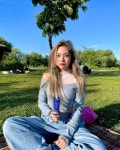 Rosy | 로지 on Instagram: “피크닉엔 츄리닝🍪”