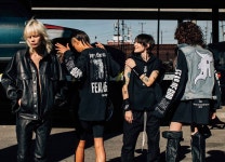 좋아요 1,093개, 댓글 12개 - Instagram의 Tommy Ton(@tommyton)님: Fear of God x Jay Z 4:44 @fearofgod @jerrylorenzo #444tour... 