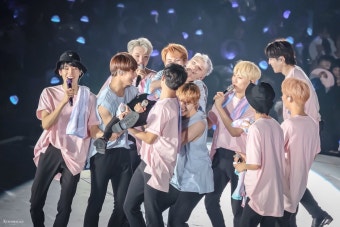 Seventeen에 있는 jangky1992님의 핀 | 콘서트, 인생, 별
