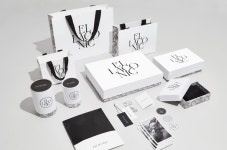 Double–D Inc. | 사인 디자인, 스타일