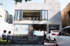 문화와 예술의 거리, 핫플레이스! 이태원 꼼데가르송길 | 거리