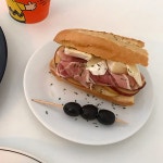 _빵떠기 on Instagram: “- #사당 #앤드밀 - #하프샌드위치 - 브리치즈+사과는 맛있는거 알고 있었지만 앤드밀꺼는 아삭아삭 씹혀서... 