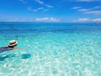 에메랄드빛바다#발리카삭 도촬로 찍어준건데 화보가됨.. 효과가 필요가없어.. . . #필리핀#보홀#보홀버진아일랜드#virginisland… | 여행... 