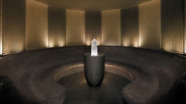 연에 있는 LEE CHOONG님의 핀 | 호텔, 사우나