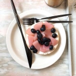 생복숭아를 직접 절여 만드신 복숭아 블루베리 타르트 🍑 이렇게 정성스런 디저트는 이유불문 좋다 ♡