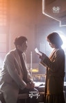 메이요 클리닉으로부터 온 편지를 보여주는 Dr. Kang...ㅋㅋ