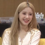 jinsoul choerry yves chuu gowon olivia hye loona 이달의 소녀 1/3 oec yyxy photoshoot preview lq hq icon cute soft ed… | Garotas