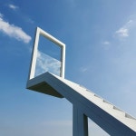 사진 찍기 딱 좋아! 하늘, 바다 배경의 ‘천국의 계단’ 카페 8 | 에스콰이어 코리아 (Esquire Korea) | 조경, 계단, 여행지