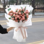 꽃에 있는 EUN JU님의 핀 | 꽃 가게 장식, 선물 꽃, 꽃꽂이