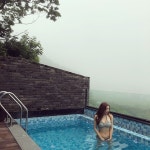 폭우가쏟아졋지만 난굴하지않지^^ . . . #소냐레바이 #비키니 #프래밀리풀빌라 | 美