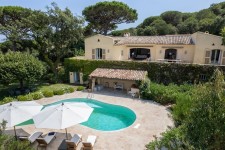 m large villa with its 70 sq. m terrace, ideally located in St Tropez (Valfère/Salins/ Parcs/ cent…