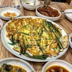 별궁식당 . . 인싸동의 뉴 인싸 코스 주모 여기 막걸리 한쏴발 냉큼 내어주시오~ . 정겨운 고향의 구수한 똥내음을 킁킁 거리며... 