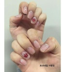 깔끔한 포인트 #네일아트디자인   #네일아트 #반포네일 #반포동 #반포역 #반포자이 #사평역 #사평역네일 #서초구 #젤네일 #포쉬네일 #크리스마스네일... 