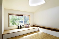 단순한 외관, 재미가 있는 공간 구성. 삼대가 함께 사는 오손도손가