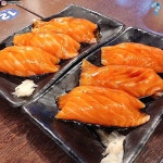 부산님: “연어덕후 환장하는 🧡대왕 연어초밥🧡 뚱땡이 연어비주얼이 미쳤음 감기엔 연어가 직빵이래,,ㅇㅇ #서면 #삼미식당 . . #부산맛집... 
