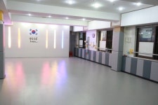 금천구 시흥동 금동호림 태권도 바닥타포린 벽면쿠션 공사를 하였습니다 기존우드색이 무거워 보입니다 공... - 2020 | 바닥 매트, 인테리어, 바닥