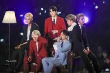 Pin by Blaxxkroses on 엑소 | Exo concert, Concert, Talk show