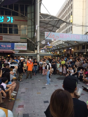대구 서문시장 야시장. 간단히 먹고 이것저것 먹고 여기저기 둘러보고 이사랑 저사람에 채이는 대구 서문시장 #대구서문시장 #납짝만두