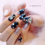 설레이는크리스마스🖤 . . . . . . . . . . @nailtam2na 의 디자인을 샵에서... #크리스마스네일 #연말네일 #크리스마스젤네일 #겨울네일 #젤네일... 