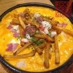 Fondue Tteokbokki with Cajun French Fries 떠먹는 퐁듀떡볶이 - Kimpira (Hongdae Branch) in Mapo, Seoul | 식품 아이디어, 요리, 음식