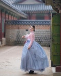 아무도 없느냐! #한복#한복촬영#스냅 #경복궁#아랑한복 📷 @swstyle3” in 2020 | Korean women, Hanbok, Cute korean