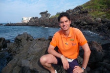 Frédéric Mathieu in Yongduam Rock, Jeju island- South Korea (02/10/2008) 용두암 (Yongduam) à 제주시, 제주특별자치도
