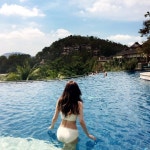 CHUU 💋 서성경 💋 on Instagram: “다시 여기로 보내주라주~~~🌴🌴 #chuu #phuket #thailand”